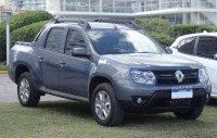 Renault_Duster_Oroch_2016_in_Punta_del_Este_01.JPG